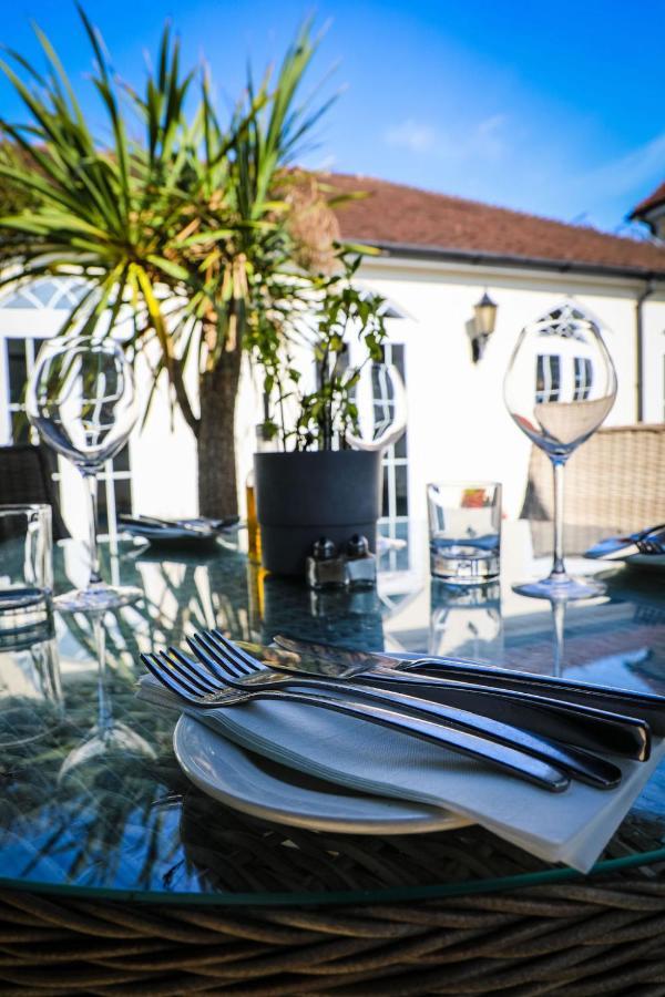 Angmering Manor Hotel Exterior foto